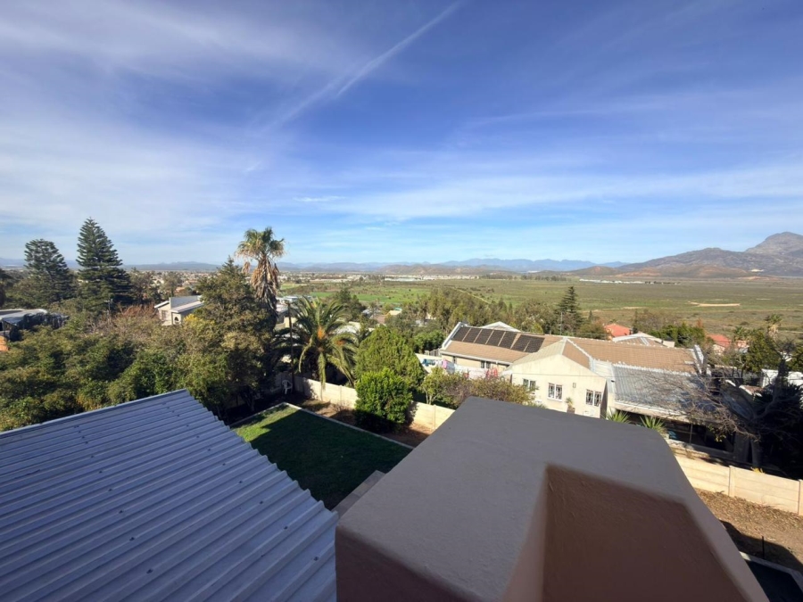To Let 4 Bedroom Property for Rent in Langerug Western Cape